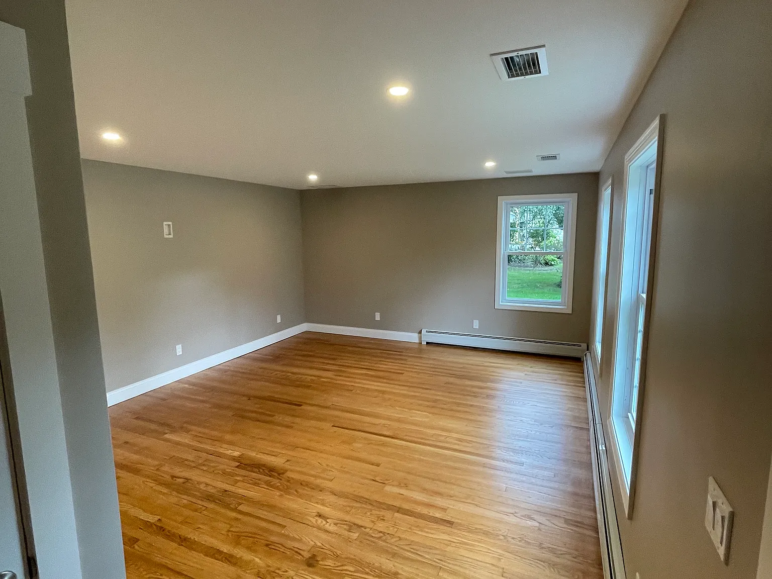 1 bed, 2000 sqft, $2,500 — Photo 4