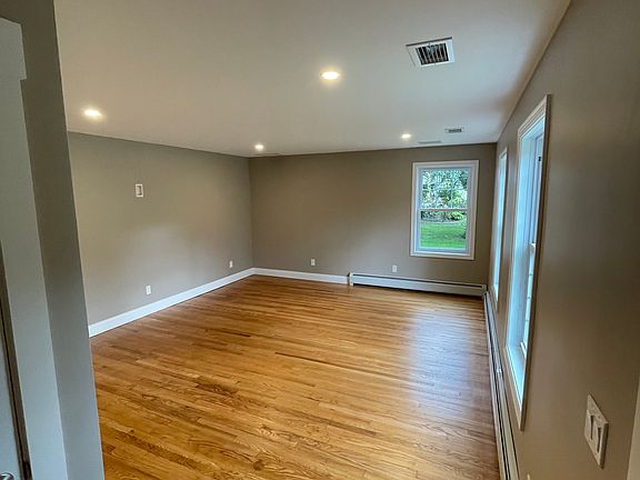 4th image of 386 South St #A