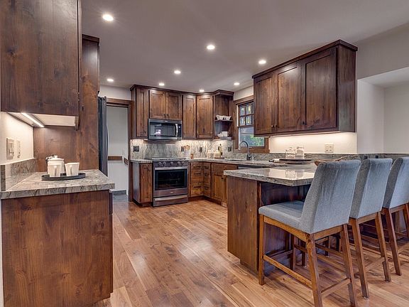 3rd image of 3045 Martin Dr