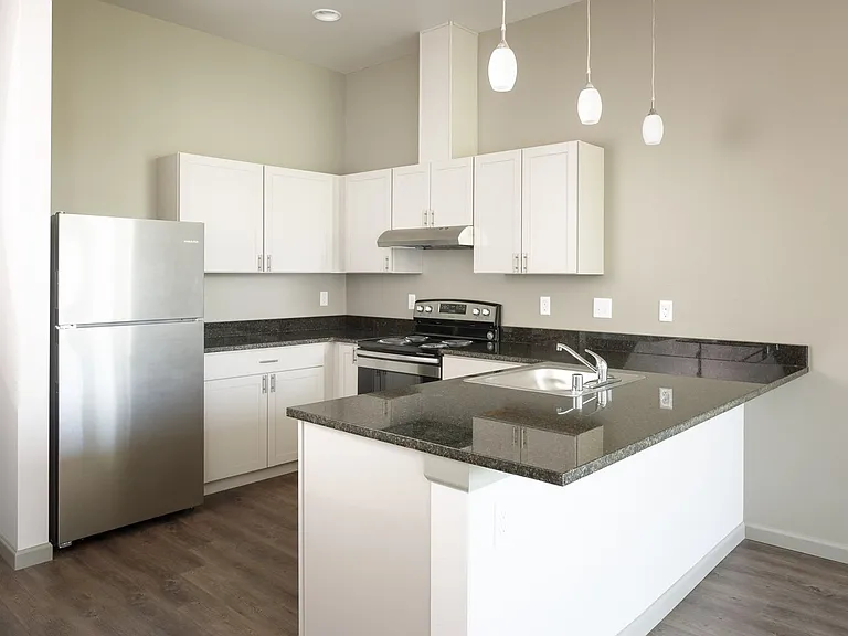 321 Legion Way SE — Photo 1