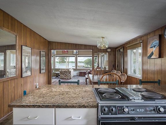 5th image of 168 Lakeshore Dr