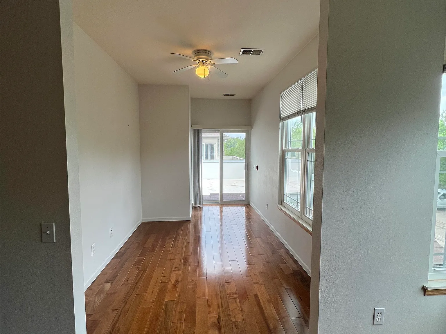 2 bed, 2.0 bath, 1150 sqft, $1,950 — Photo 4