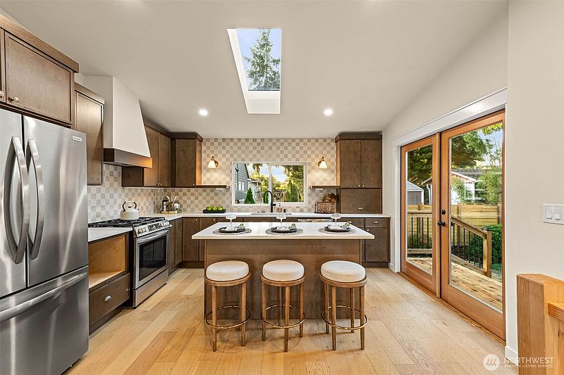 5th image of 7707 6TH Avenue NW