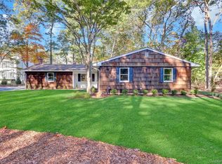 7 Canterbury Ct, East Setauket, NY 11733