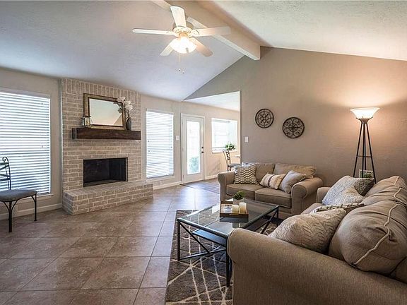 Beautiful tiles and vaulted ceiling
