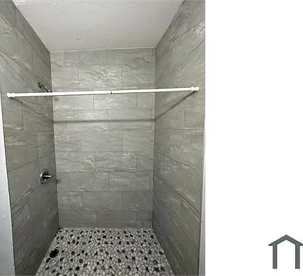 239 Claude St — Photo 8