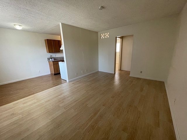 Spacious Living Room w/ Separate Dining Nook