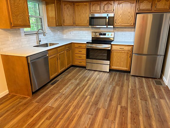 3rd image of 2572 Benson Dr