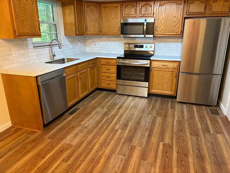 2572 Benson Dr — Photo 3