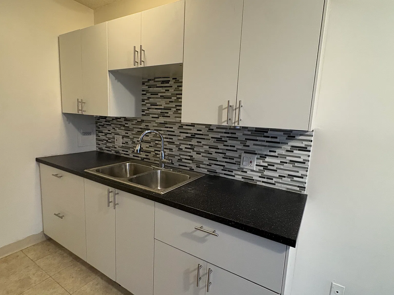 1 bed, $2,600 — Photo 1