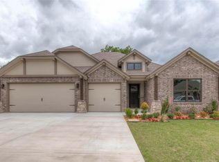 5326 Skylane Dr, Sand Springs, OK 74063