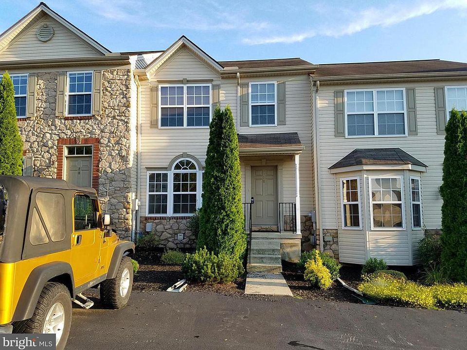 1st image of 18 Buttonwood Ln #18