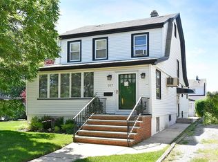 107 South Dr, Valley Stream, NY 11581
