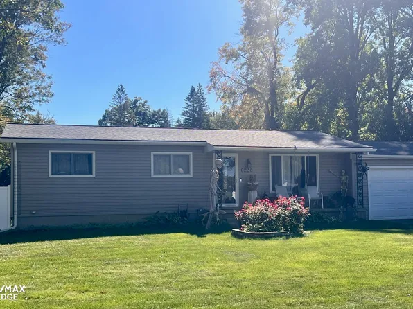 6238 Elro St, Burton, MI 48509