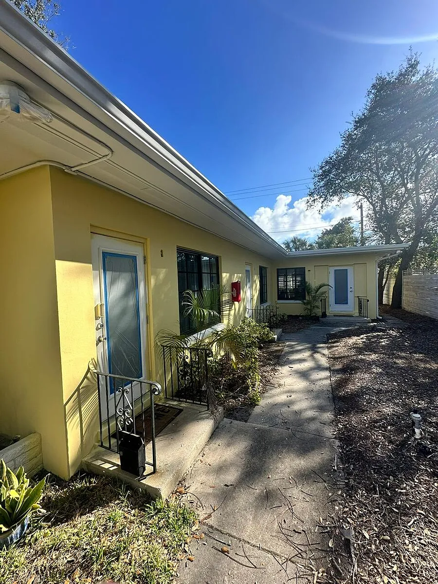 Building Photo - 214 S Palmway #1