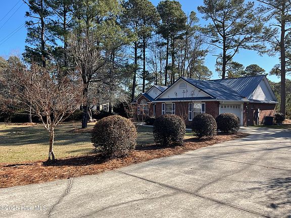 3rd image of 19 Wendy Ln