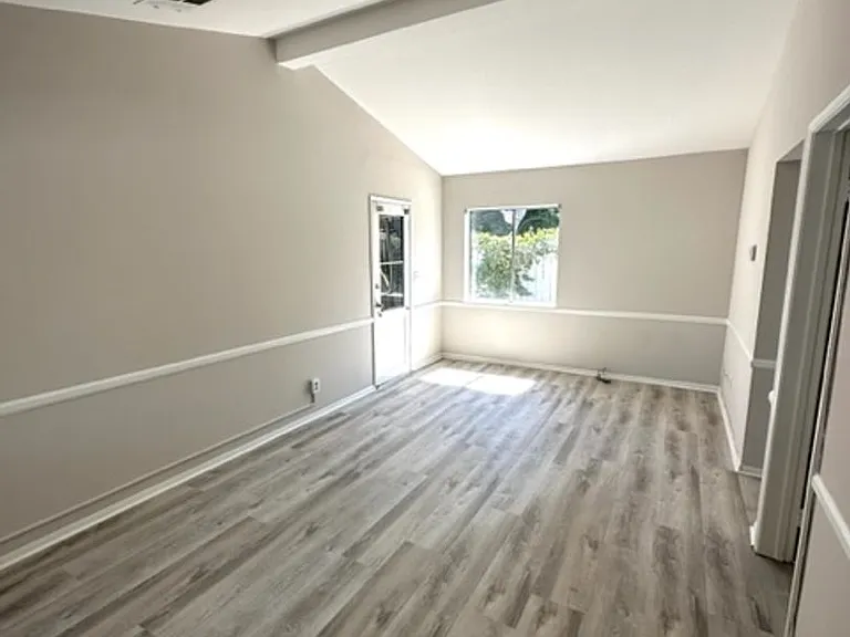 2404 Fairway Ave — Photo 3
