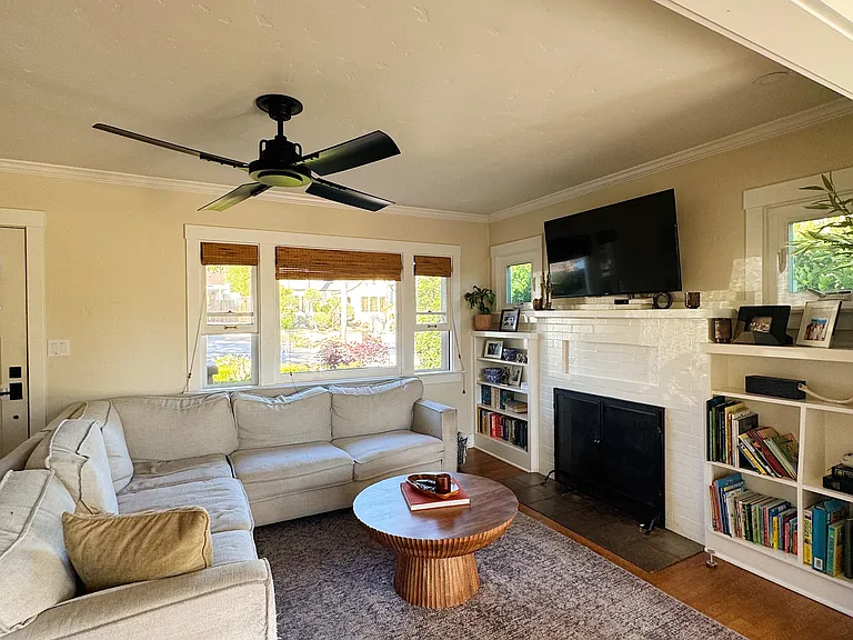 2431 Chapala St — Photo 16