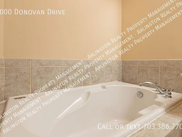 5000 Donovan Dr — Photo 32