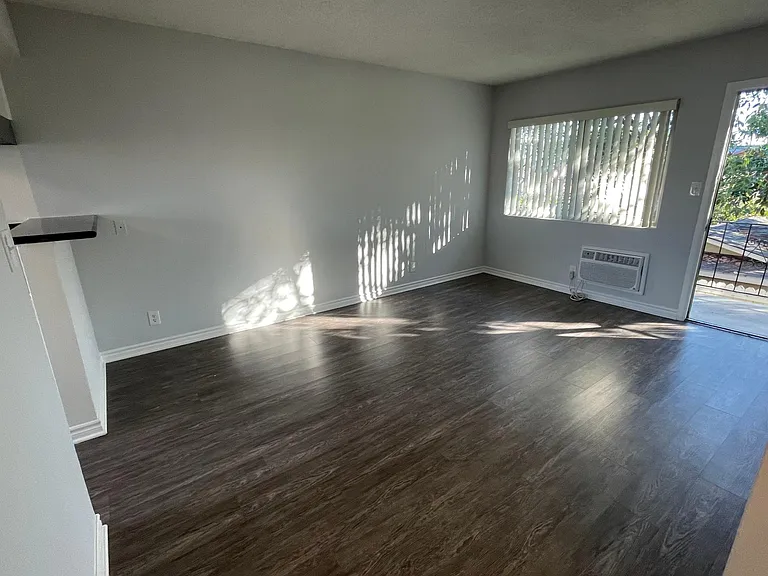 Dorian Apartments — Photo 7