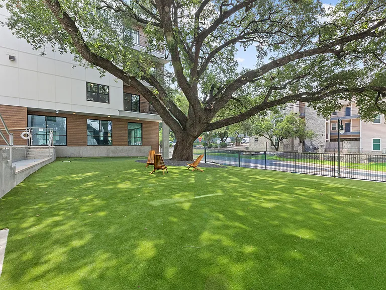 2500 Longview St #202 — Photo 39