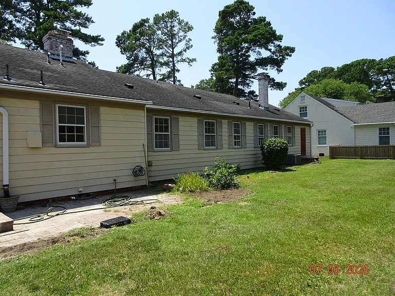 302 Riverside Dr — Photo 25