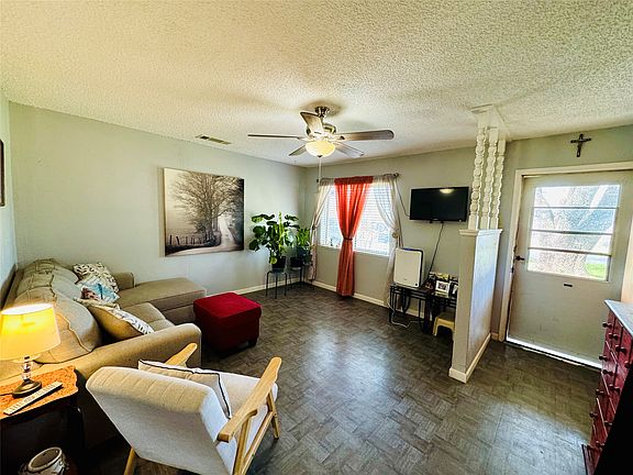 3rd image of 2640 Cypress Ave