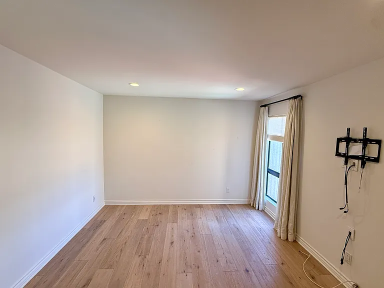 853 Larrabee St #6 — Photo 5