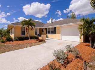 1990 SE Cheltenham St, Port Saint Lucie, FL 34983