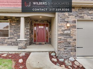 1207 Fieldstone Dr, Savoy, IL 61874