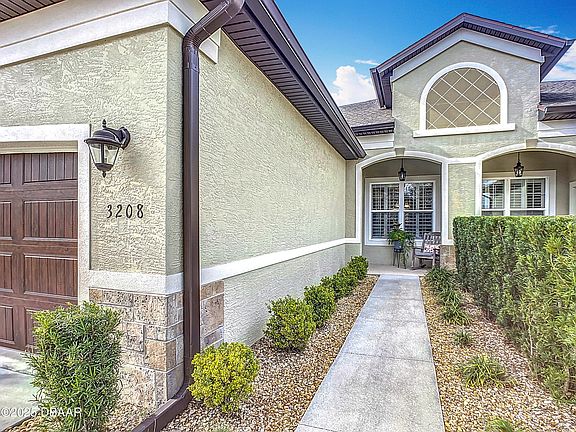 2nd image of 3208 Grafton Dr