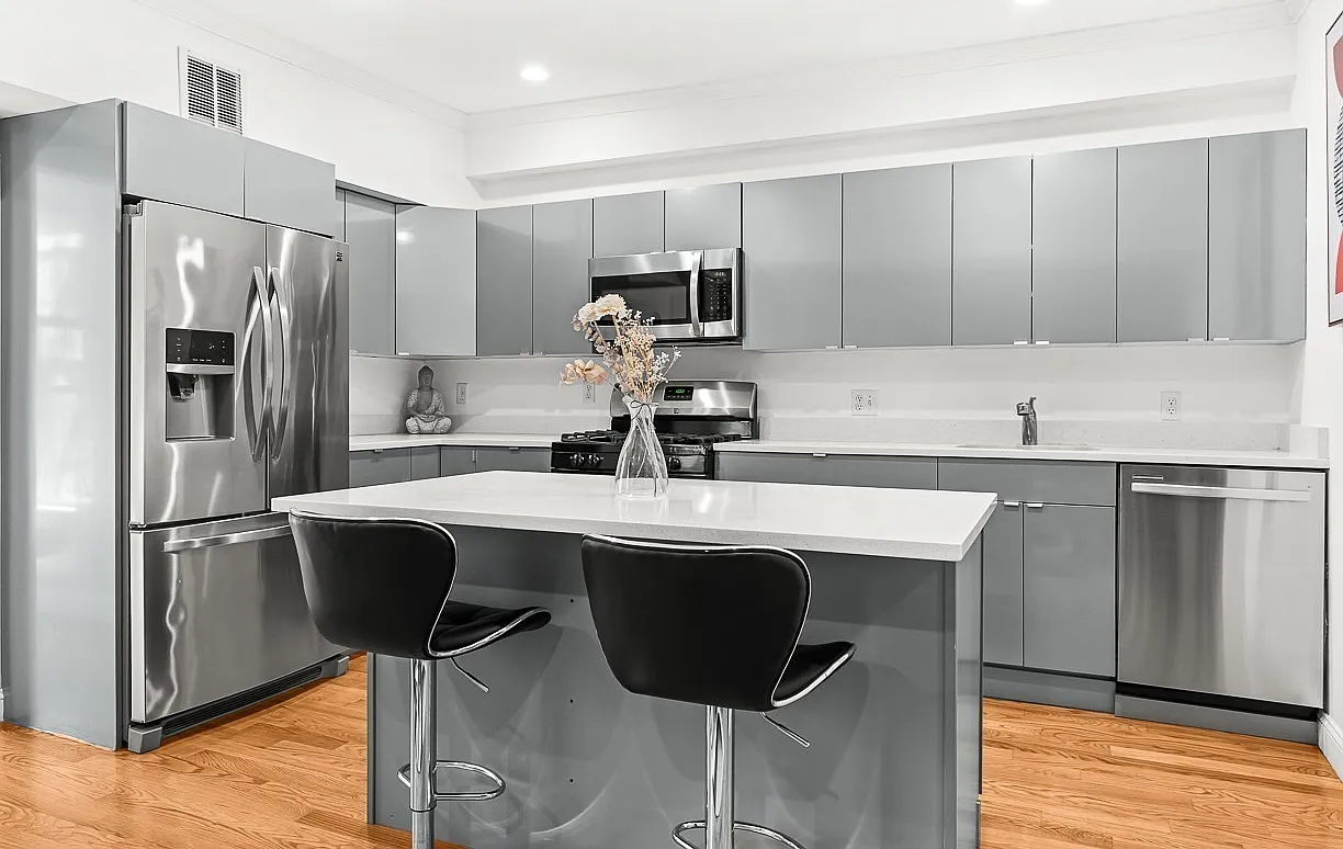 2 bed, 1.0 bath, 812 sqft, $3,400 — Photo 4
