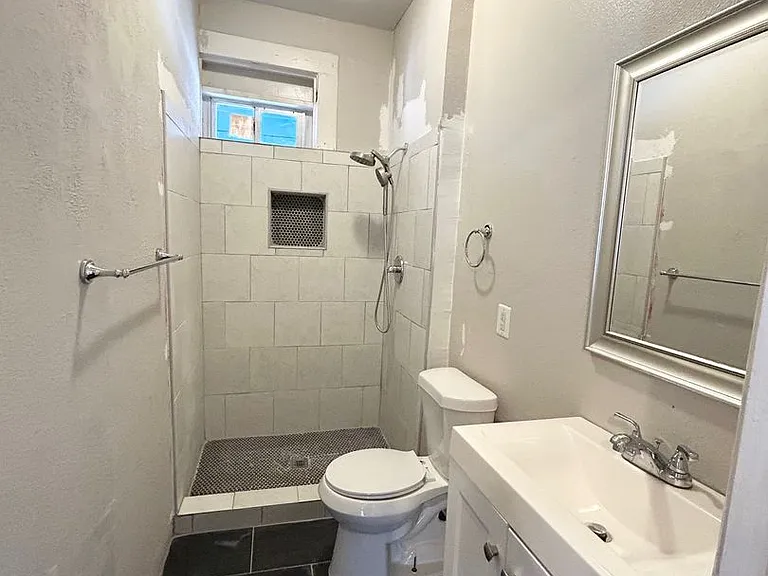 1716 N Olive St — Photo 8