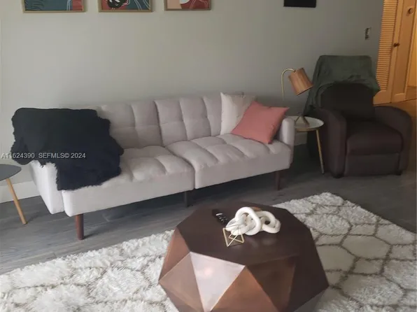 2220 NE 68th Street #1028, Fort Lauderdale, FL 33308