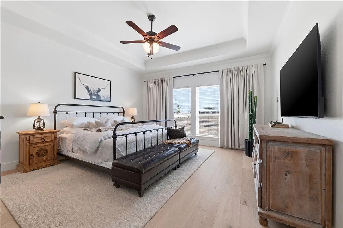 4 bed, 2745 sqft, $5,500 — Photo 3