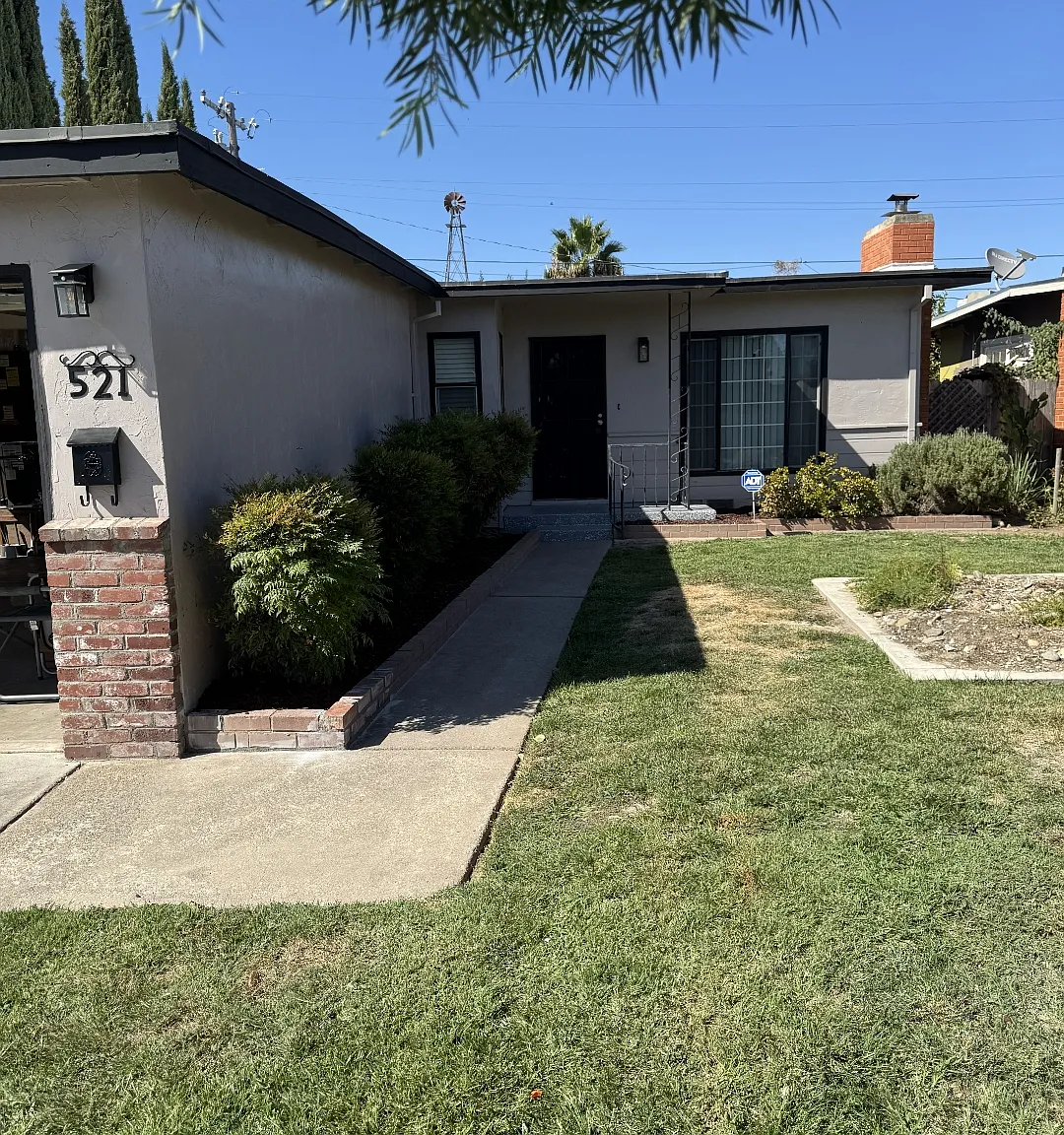 3 bed, 1.5 bath, 1096 sqft, $2,600 — Photo 1