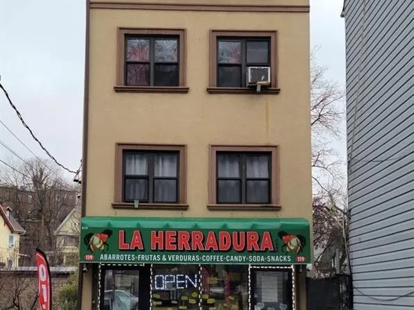 119 Victory Blvd, Staten Island, NY 10301