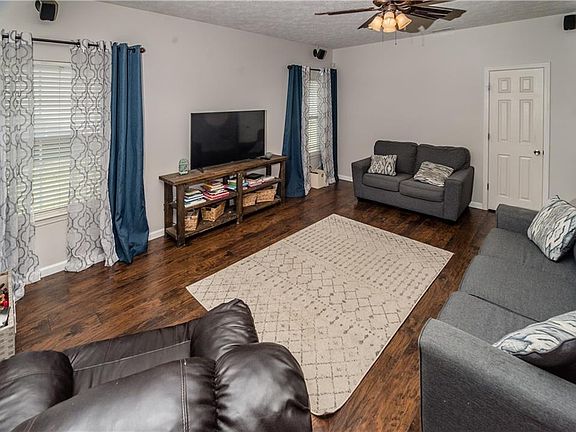 3rd image of 2418 Bluewood Way