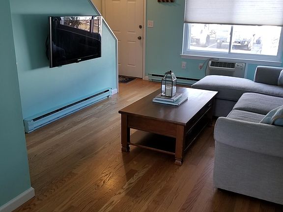 3rd image of 31 Betts Pl Unit 6