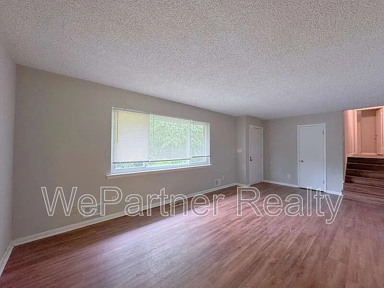 2223 Shamrock Dr — Photo 4