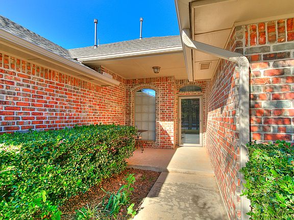 3rd image of 8401 NW 107th St