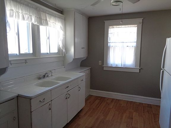 3rd image of 2118 College Ave