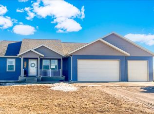 5996 Juniper Dr NW, Williston, ND 58801