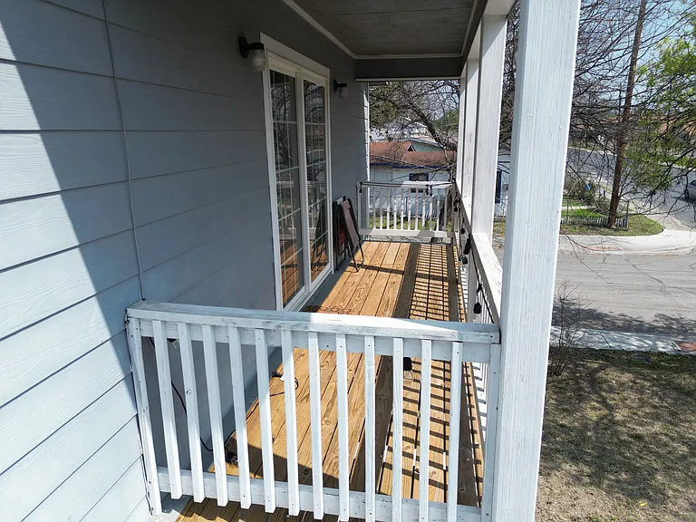 1301 Stonewall St — Photo 2