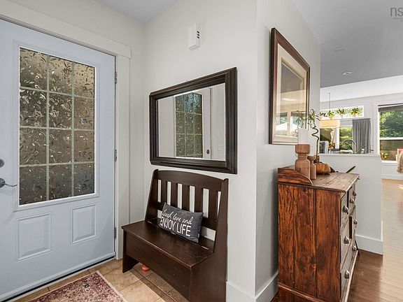 3rd image of 212 Capstone Cres