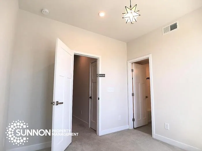 462 W Tremont Ave — Photo 17
