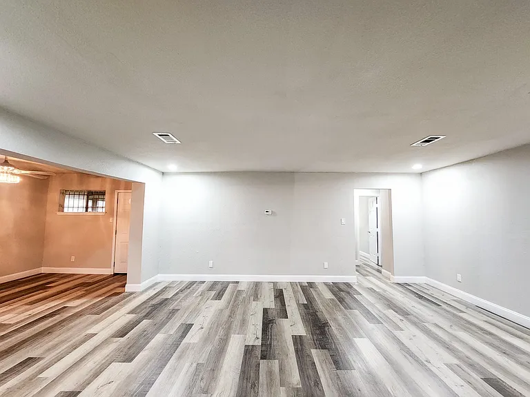 9750 Hillis St — Photo 15