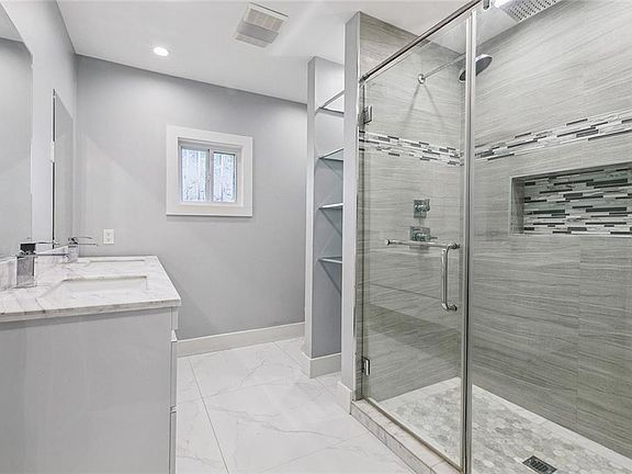 4th image of 364 Fairfield Ave