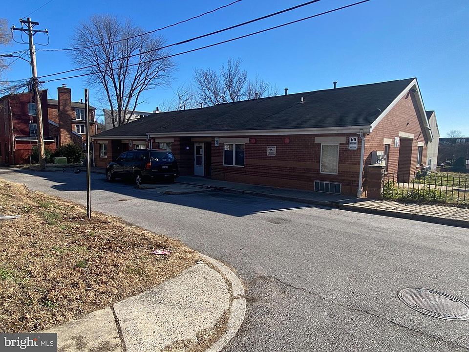 2nd image of 851 Lemmon St
