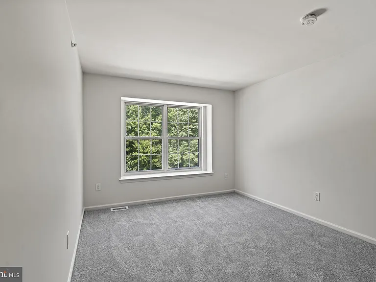 124 Buckingham Way — Photo 18